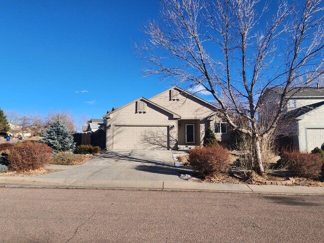 Foto del edificio - Spacious 4 Bedroom Ranch Style Home