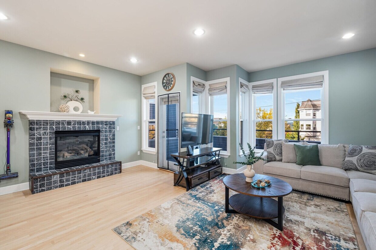 Foto principal - 4224 Francis Ave N