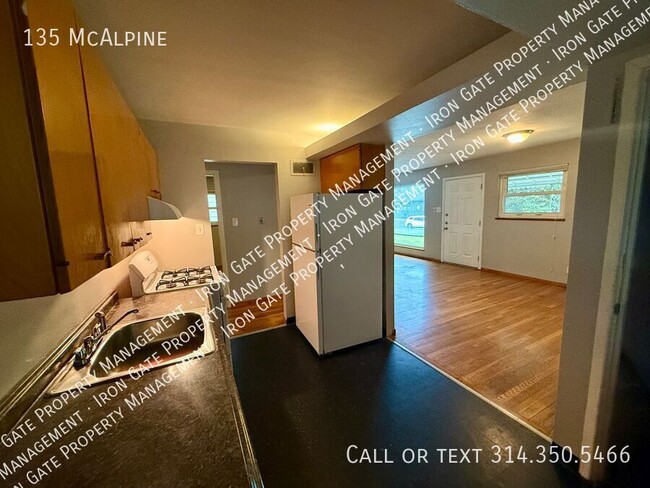 Foto del edificio - **Modern 3-Bedroom Home with Updated Bathr...