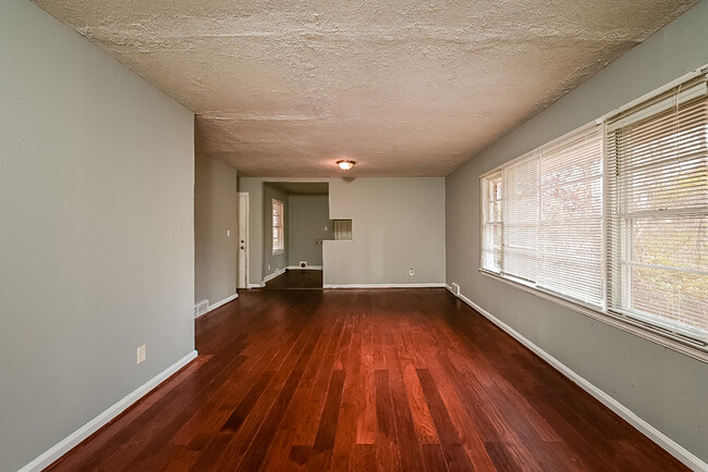 Building Photo - 3565 Glenwood Rd