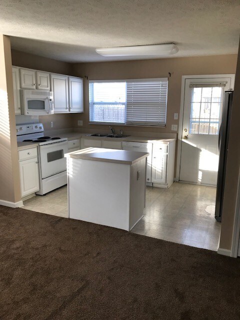 Building Photo - Rent a House, not an Apartment!