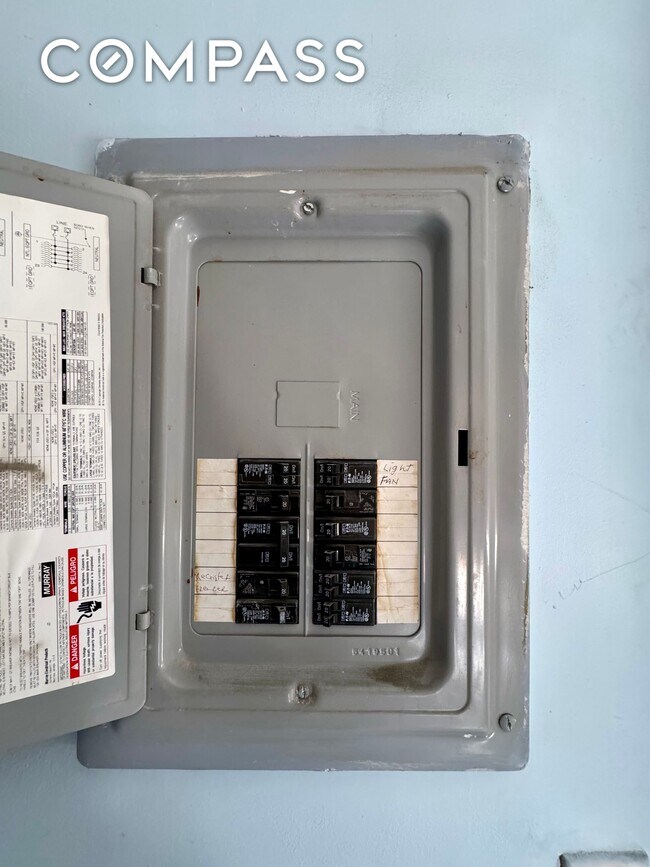 Foto del edificio - 393 Classon Ave