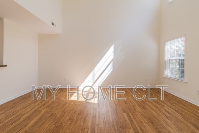 Building Photo - 18457 Streamline Ct