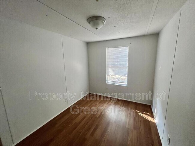 Foto del edificio - 119 Reeves Dr