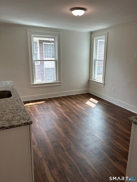 Building Photo - 163 Meadow St