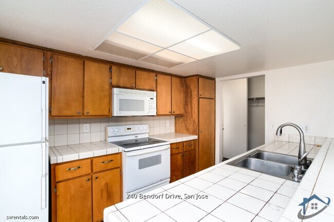 Building Photo - 240 Bendorf Dr