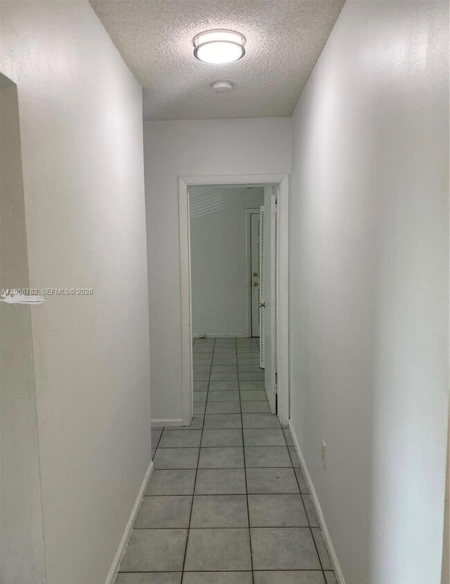 Foto del edificio - 7945 East Dr