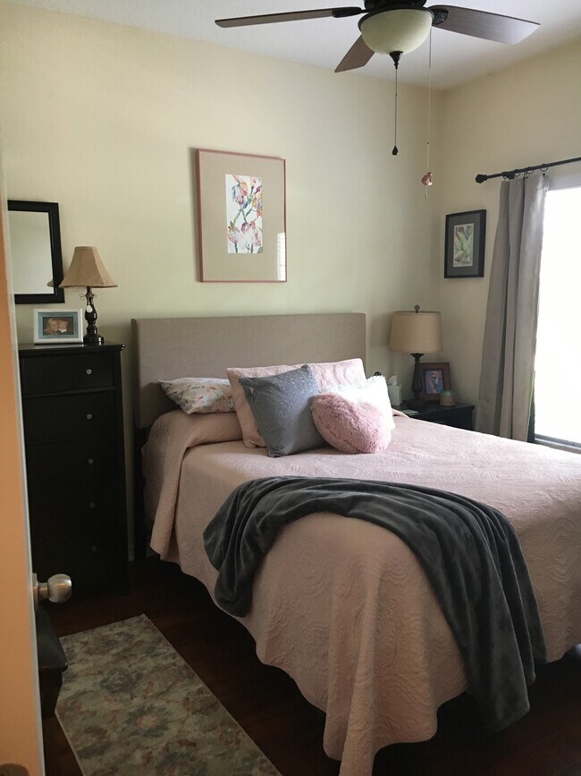 Dormitorio #1 - 4008 Shade Tree Ln