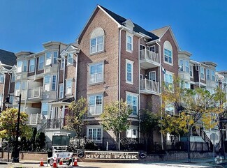 Building Photo - 200 Dey St