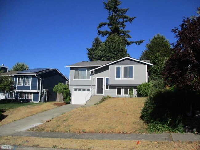 Building Photo - 4 Bedroom, 1.75 Bathroom Home in North Tacoma