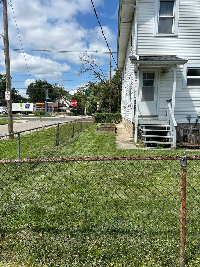 Building Photo - 2870 Indianola Ave