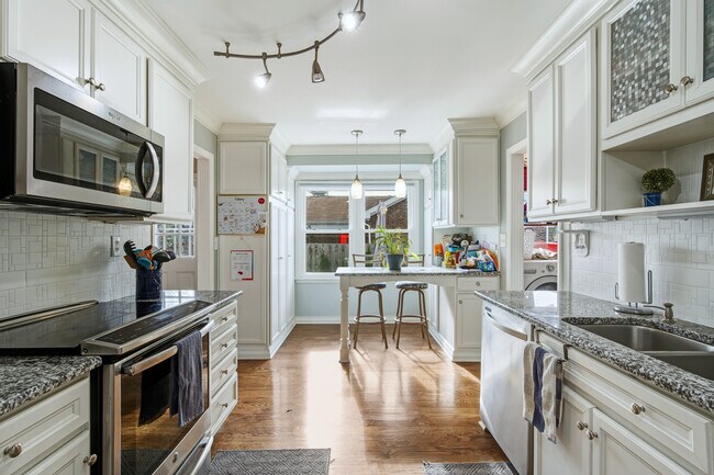 Foto del edificio - 7519 Greenlawn Rd