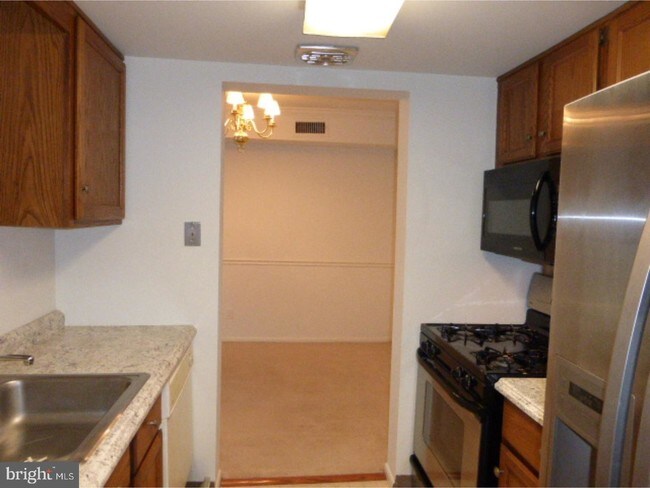 Building Photo - 212 Drummers Ln