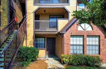 Building Photo - 355 Lakepointe Dr