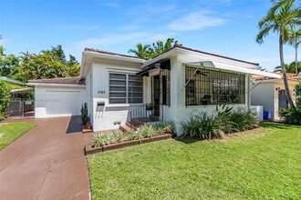 Building Photo - 1107 El Rado St