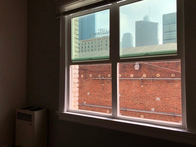 Foto del edificio - 704 Hartford Ave