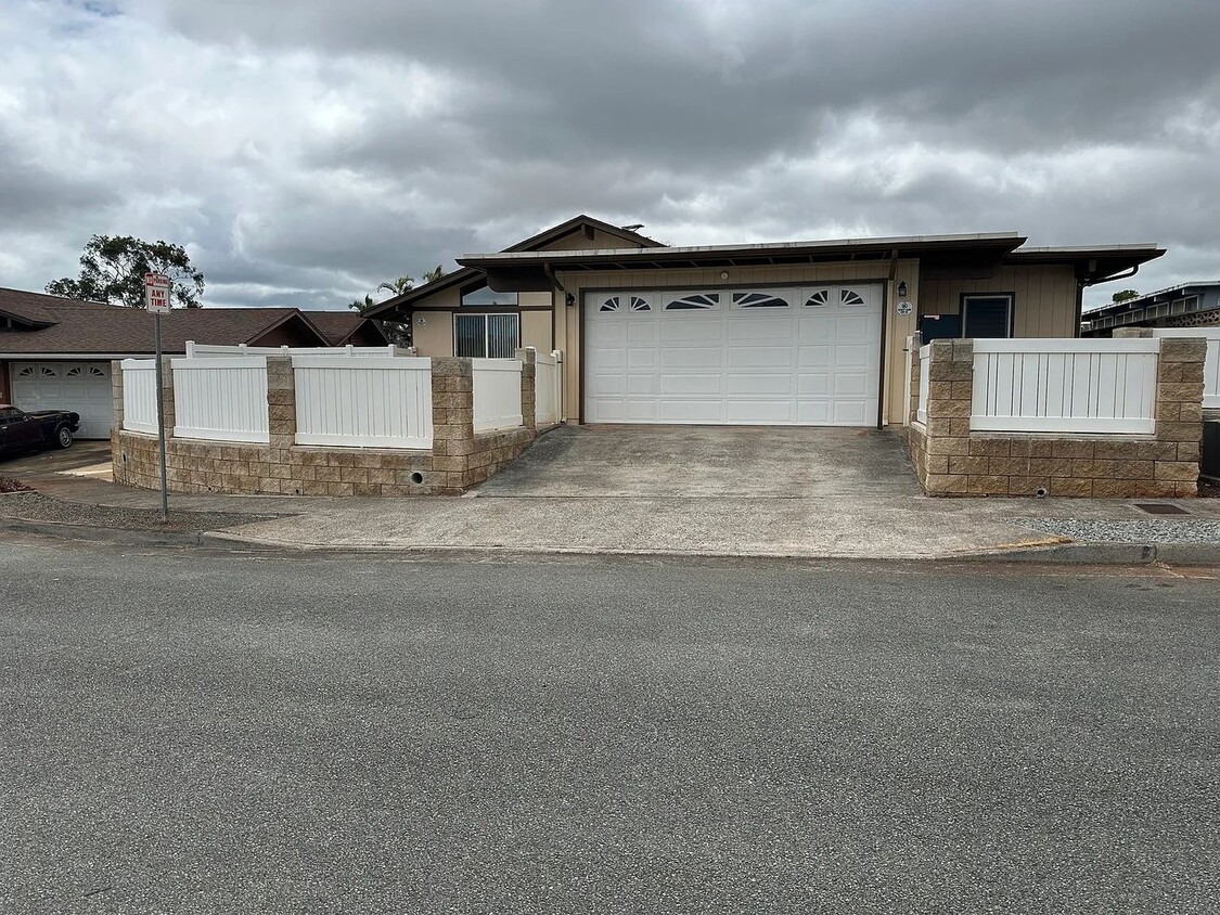 Spacious, 4 bedroom 2 bath single family home in Mililani! *First showing on Monday, January 5th&nbsp;... - Spacious, 4 bedroom 2 bath single family home in Mililani located on a cul de sac.