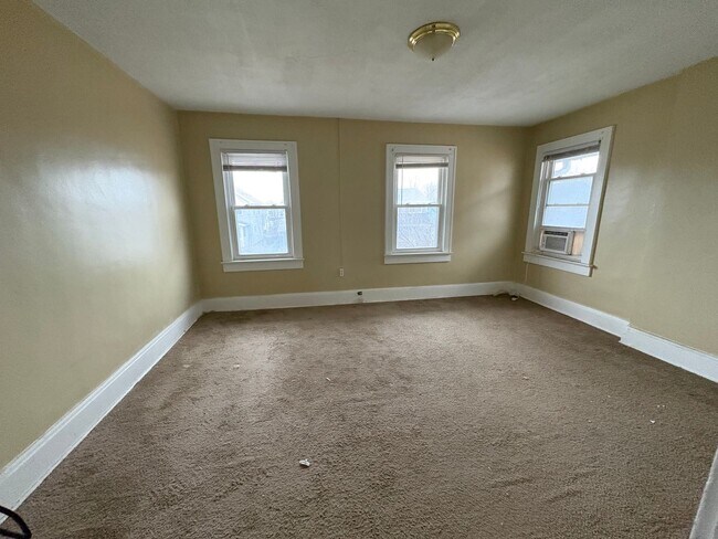 Foto del edificio - 247-249 North Harris Avenue