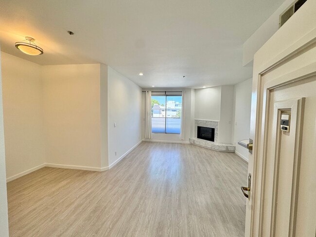 Interior Photo - 8915 Burton Way