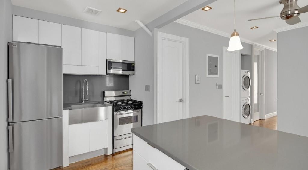 Foto del edificio - 219 E 23rd St