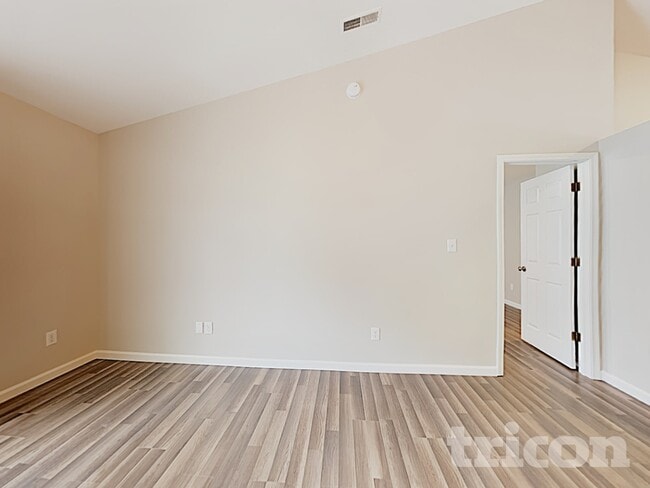 Foto del edificio - 2238 Leaf Dr