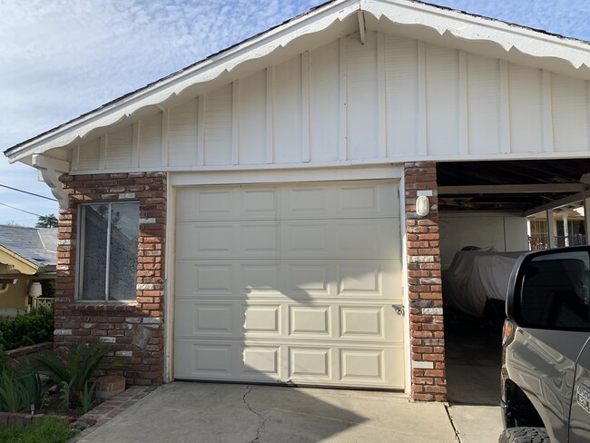 garage and carport - 35280 Avenue A