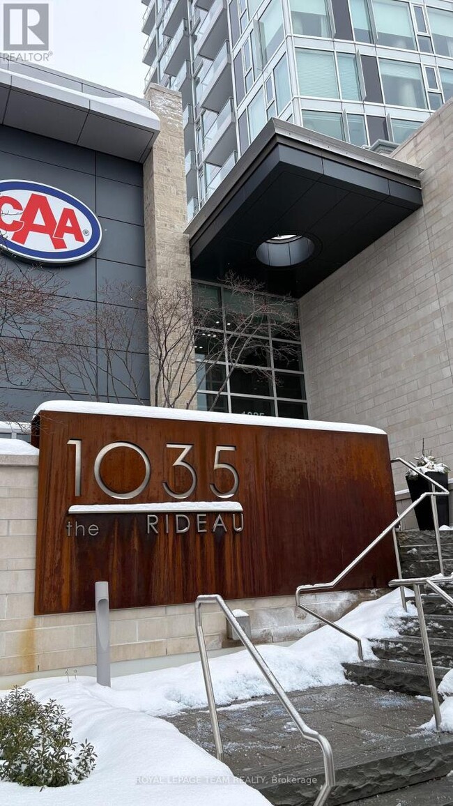 Building Photo - 1035 Bank St