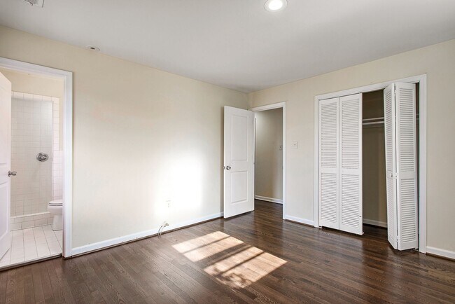Foto del edificio - Spacious 3 Bed 2 Bath Rancher Available NOW
