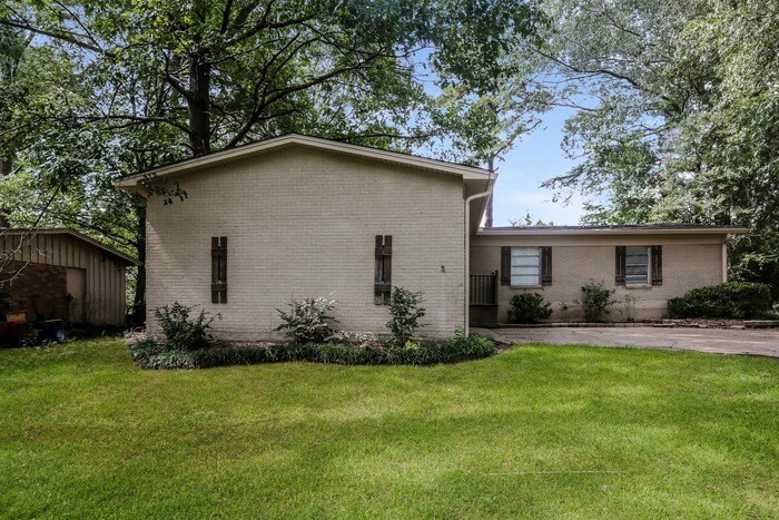 Primary Photo - 3 Bedroom Clinton Home!