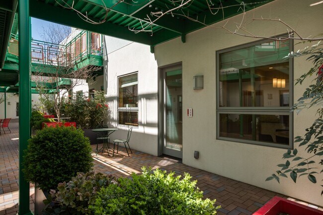 Foto del edificio - 3600 Central Ave SE