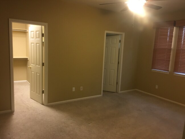 Building Photo - 1561 Pelican Lakes Point