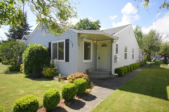 Building Photo - 804 Edson St.