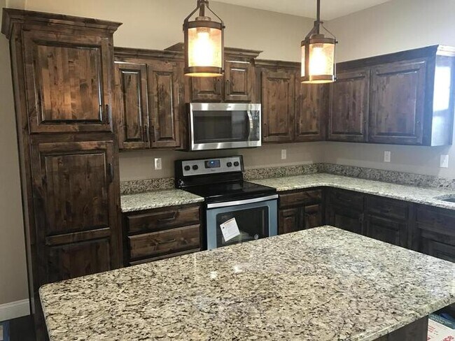 Building Photo - BRAND NEW custom built home in Marionville!