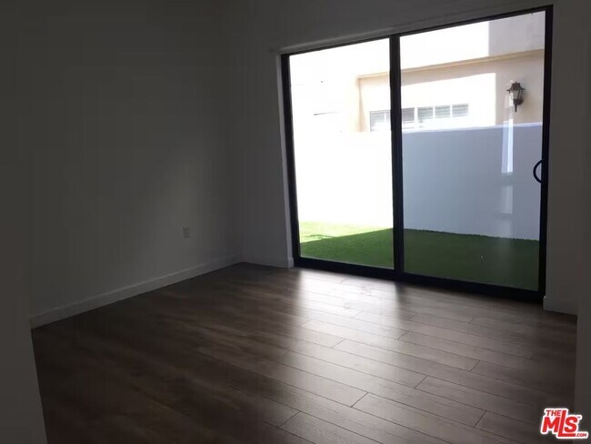 Foto del edificio - 11478 Moorpark St