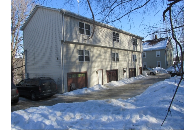 Building Photo - 134 Maple St