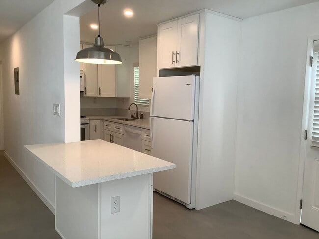 Building Photo - Remodeled 3 Bed 1 Bath Single Story Unit- Ocean Beach