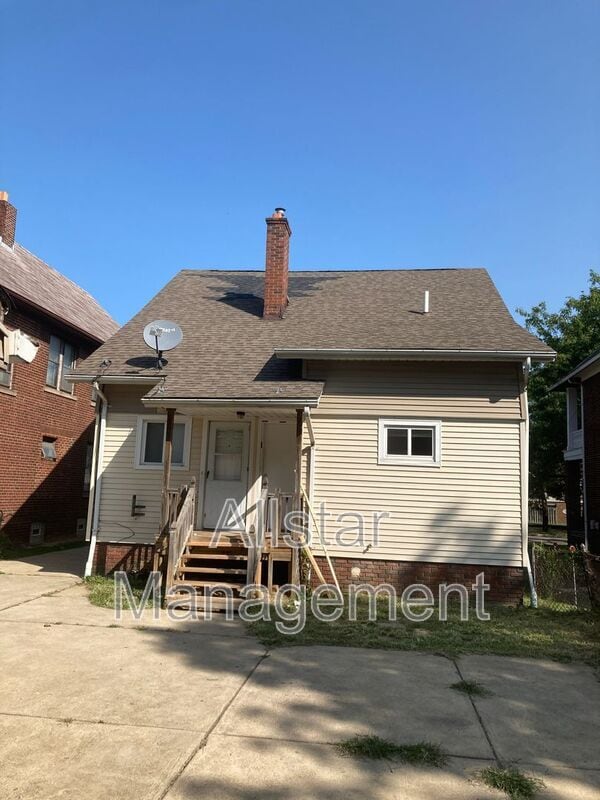 Building Photo - 909 Spring Rd