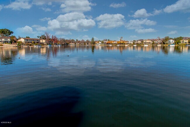 Foto del edificio - 2399 Windward Cir
