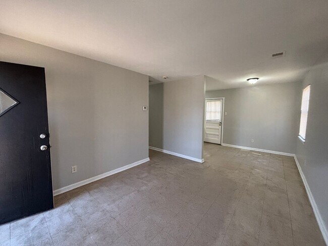 Foto del edificio - 2551 Dakar Ave