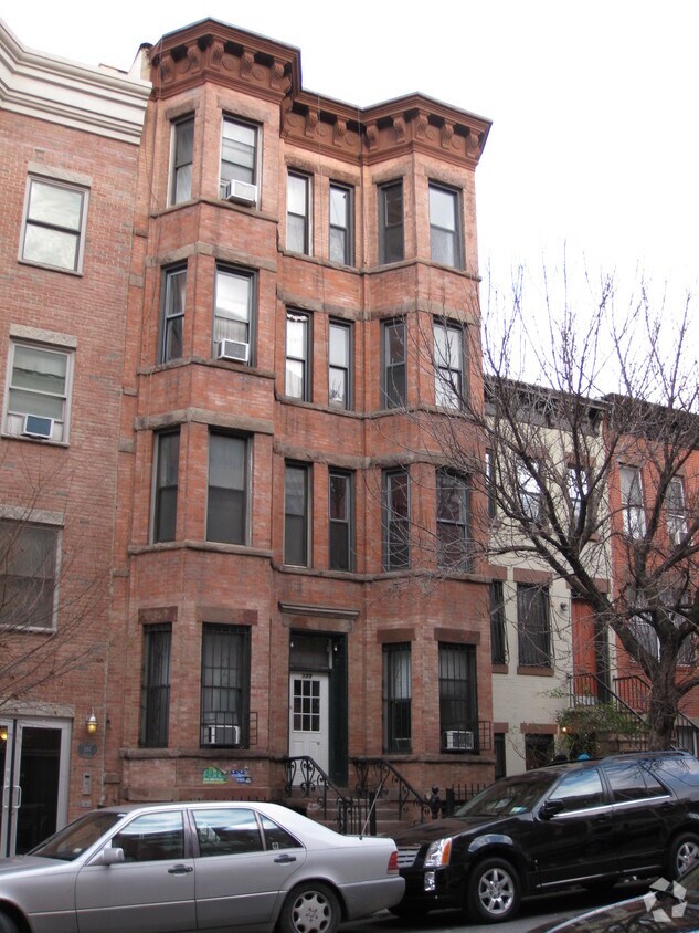Building Photo - 599 President St