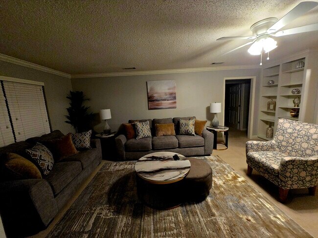 Foto del edificio - 2218 E Alberson Dr