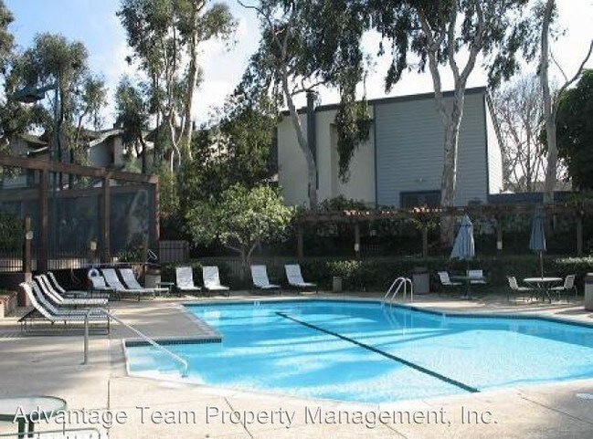Foto del edificio - 8860 Villa La Jolla Dr