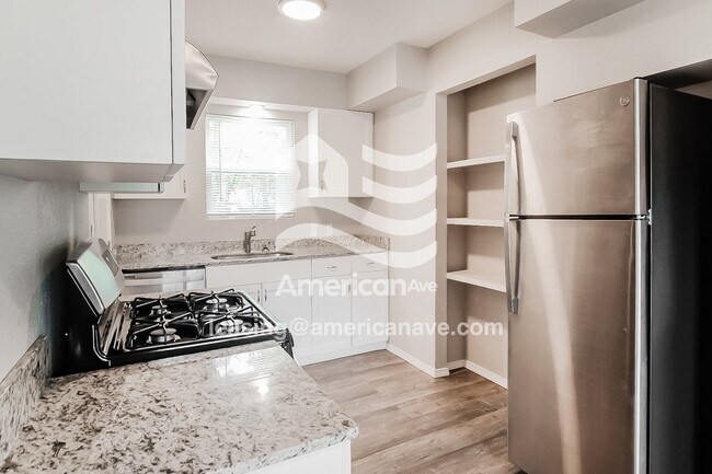 Foto del edificio - 143 W 50th Pl N