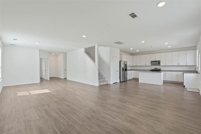 Building Photo - 229 Seven Pnes Dr