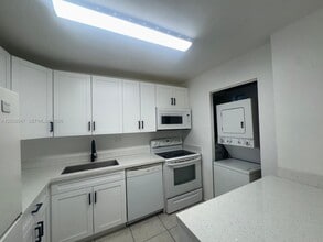 Building Photo - 8000 S Colony Cir