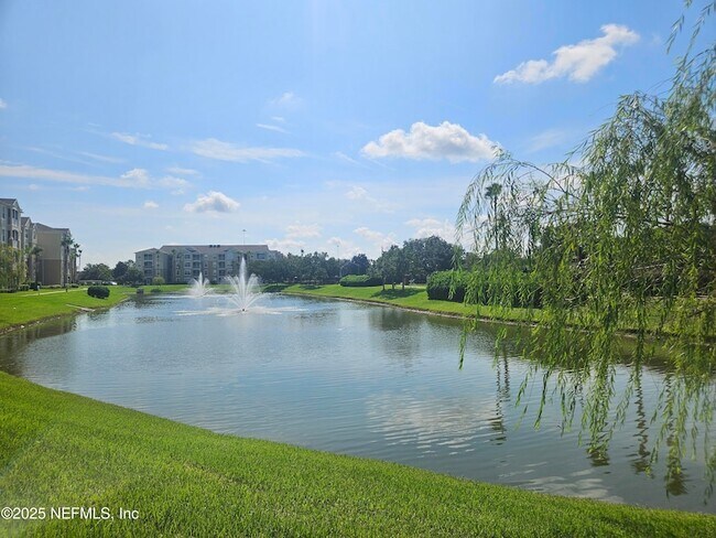 Foto del edificio - 7801 Point Meadows Dr