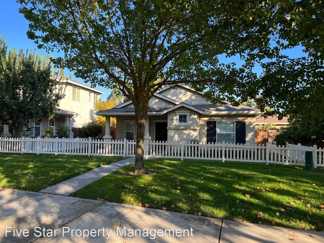 3 br, 2 bath House 519 Valley View Dr House for Rent in Oakdale, CA