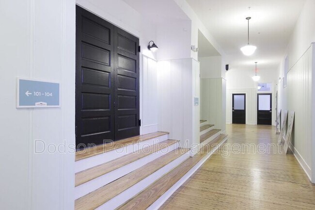 Building Photo - 423 T-1113