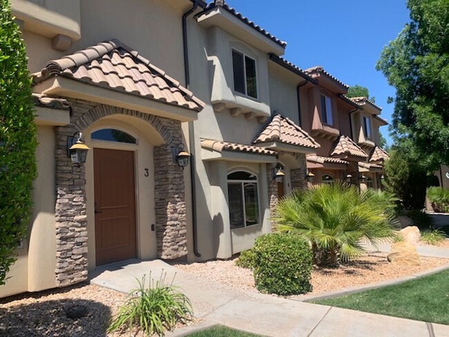 Building Photo - Gorgeous St. George Townhome