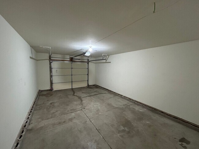 Foto del edificio - 2 bedroom, 2 full bath with attached garage